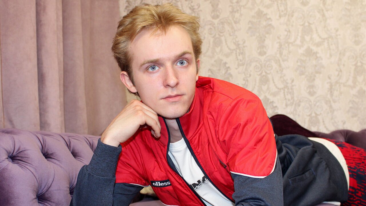 AndrewMillew's Sex ChatRoom