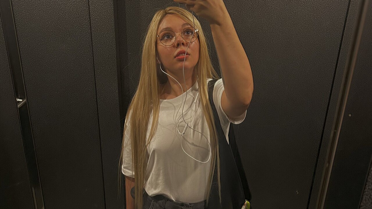 AnnaSebastian's Sex ChatRoom