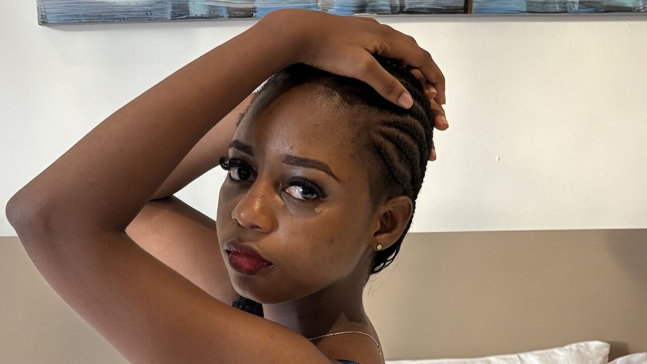 BrianaHadid's Sex ChatRoom