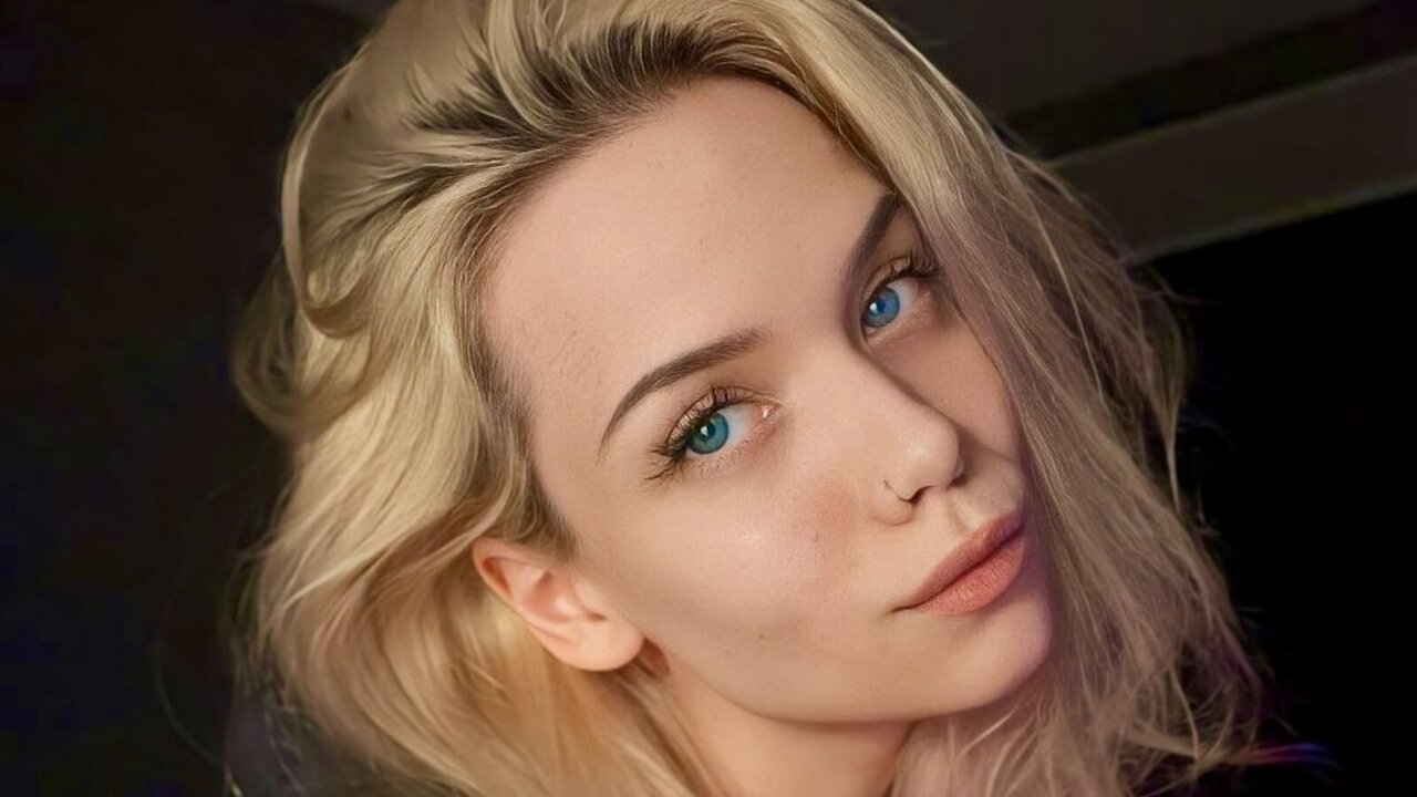 ChloeSevigny's Sex ChatRoom