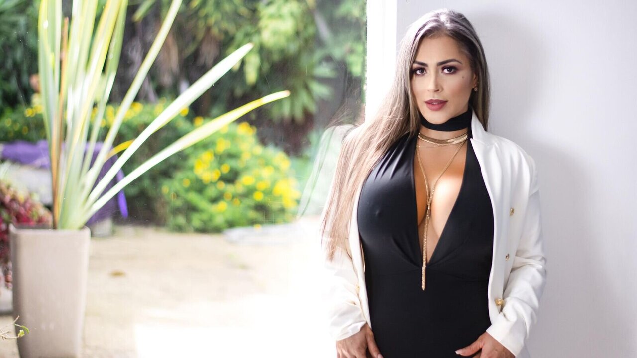 DanielaNicolls's Sex ChatRoom