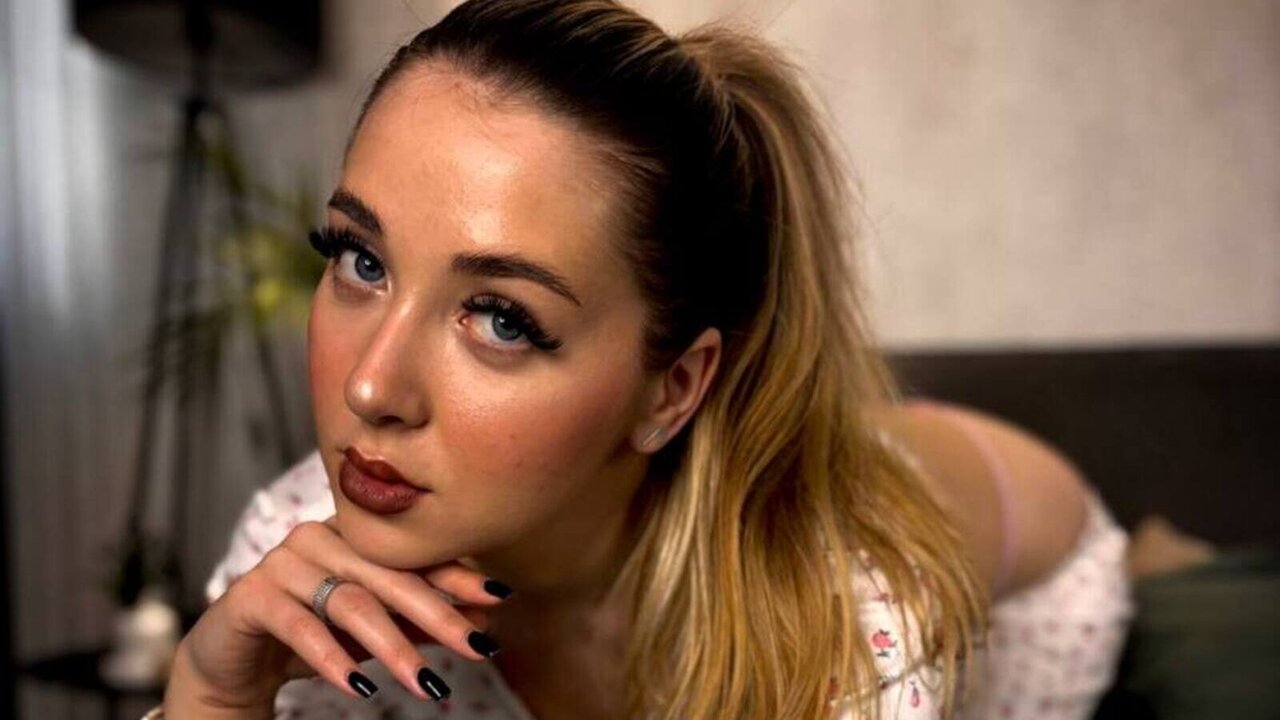 EmilyHawke's Sex ChatRoom