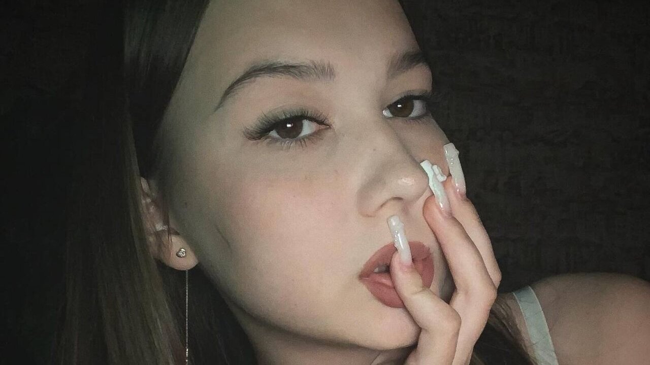 EmmaDawis's Sex ChatRoom