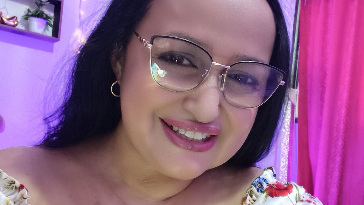 GiaNahomi's Sex ChatRoom