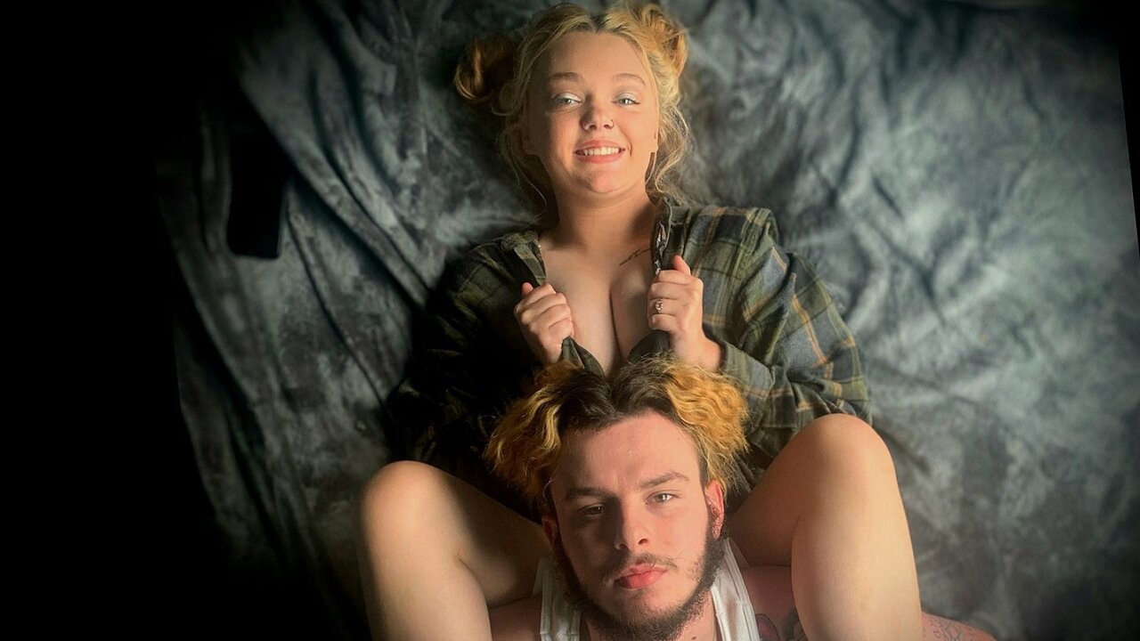 JohnathanAndBria's Sex ChatRoom