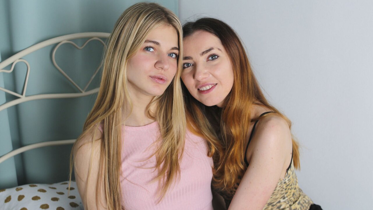 KiraandIsabella's Sex ChatRoom