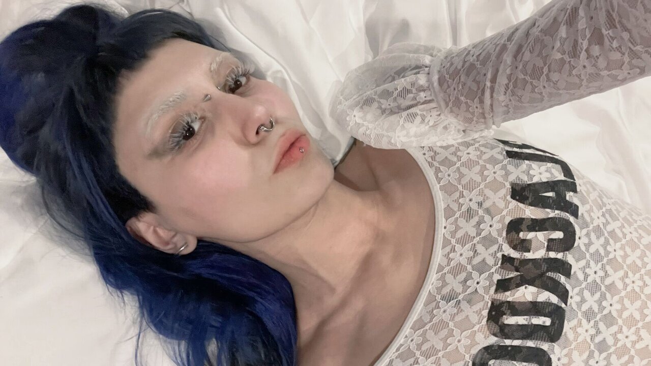 LolaAllien's Sex ChatRoom