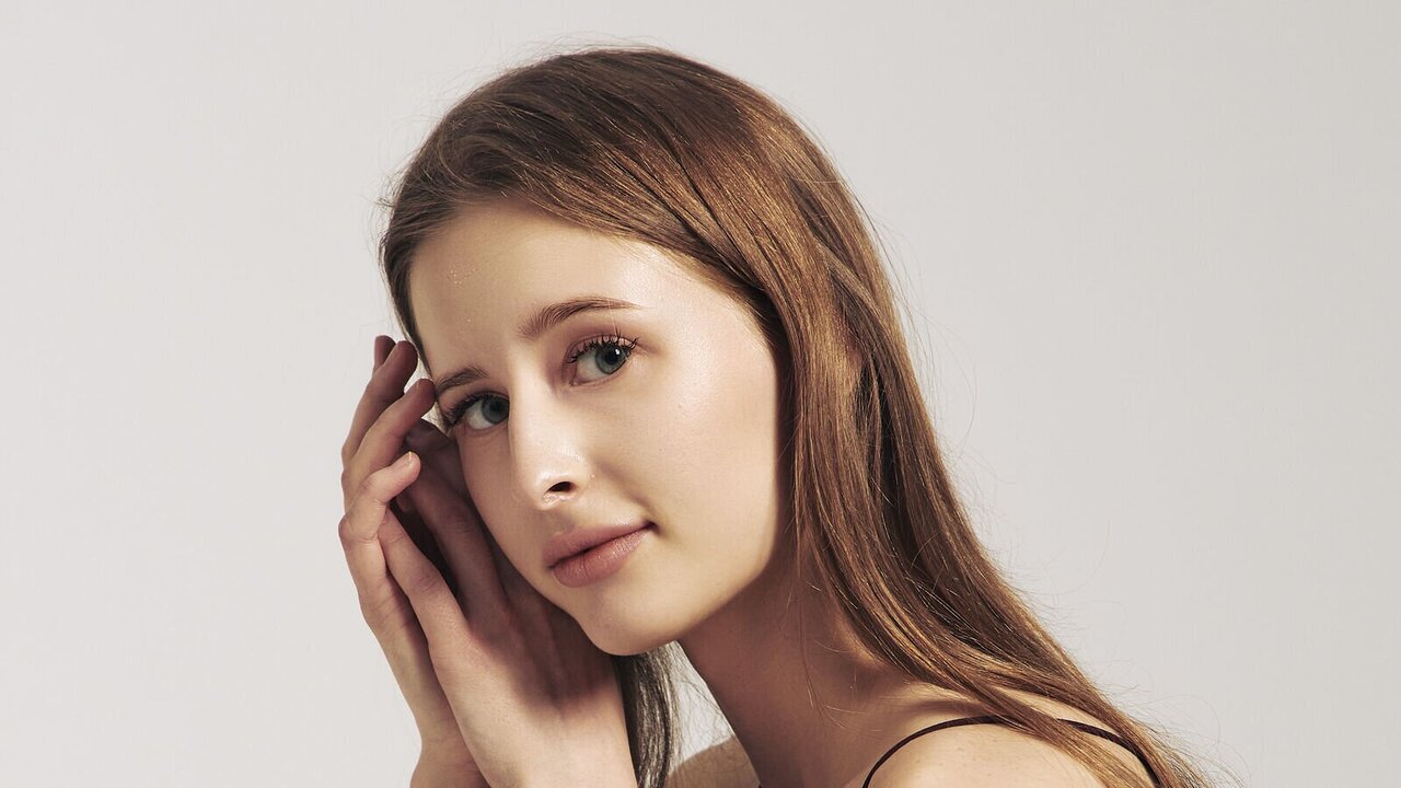 LoraVale's Sex ChatRoom