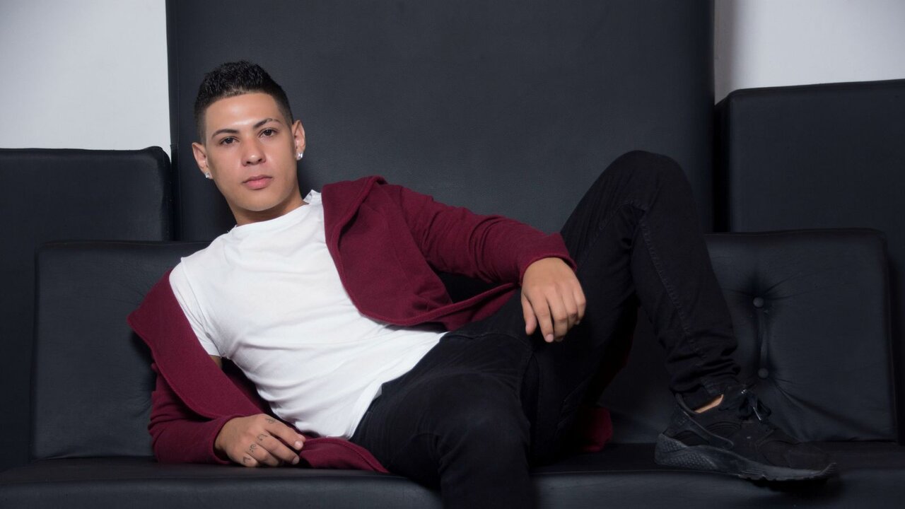 MaximilianoCub's Sex ChatRoom