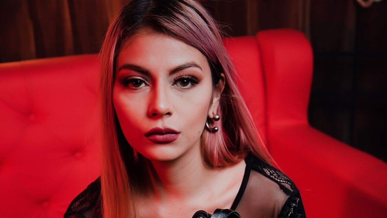 SabrinaGibson's Sex ChatRoom