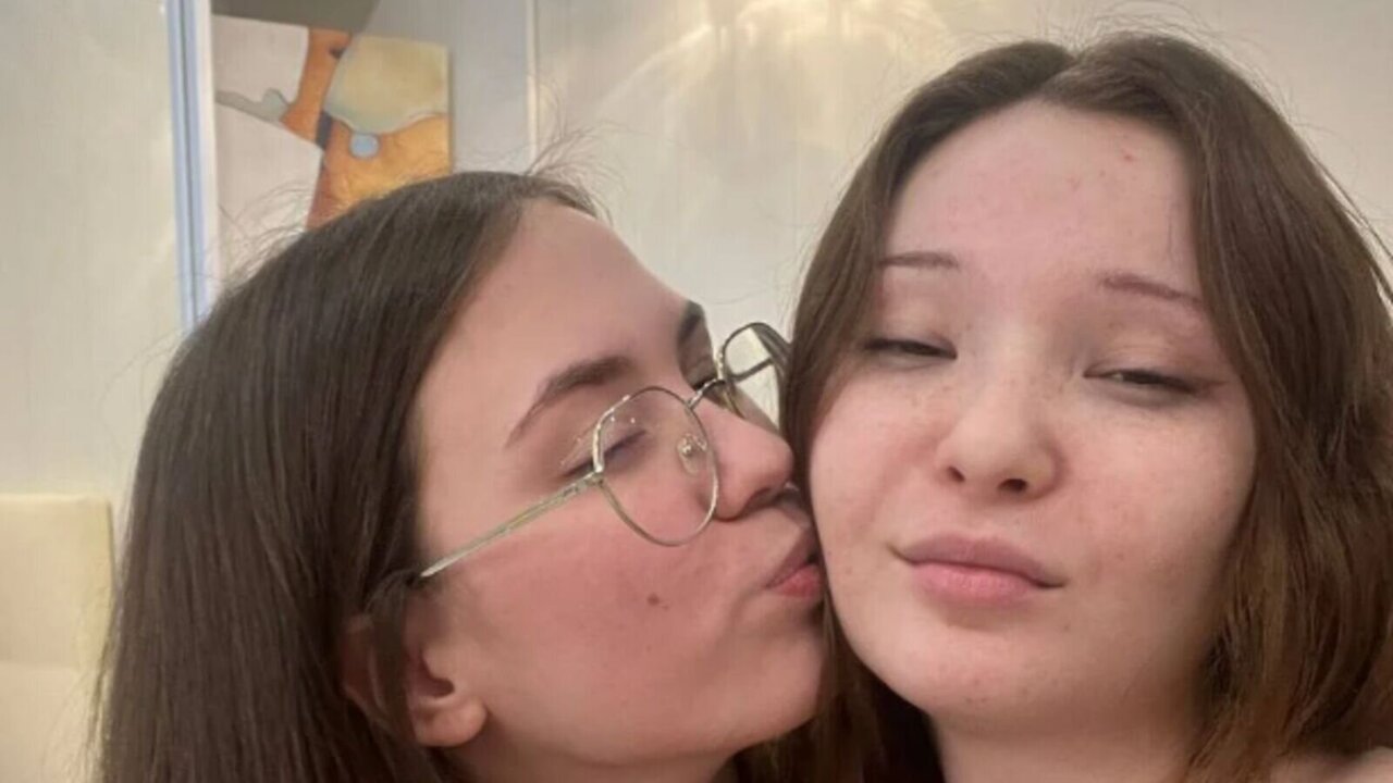 ShantaAndCorneli's Sex ChatRoom