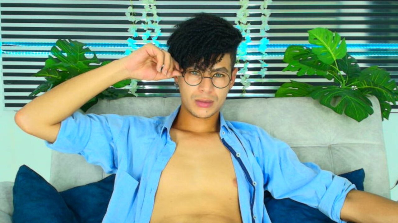 ThiagoSaenns's Sex ChatRoom