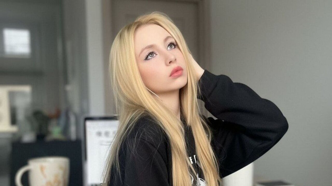 VikiHarrison's Sex ChatRoom